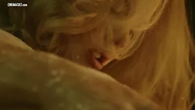 Skinn bionda blond knullad hårt av två gratis svenska porrfilmer heta killar