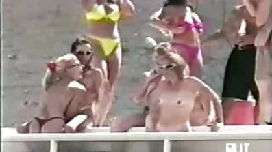 Säkerhetsvakt fångade dansk erotisk film en översittare på en byggarbetsplats och lärde en hård kuk