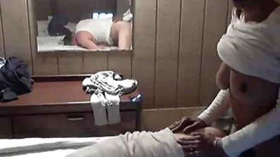 Killar med anständiga Bröst svensk milf Passionerat knulla två flickor
