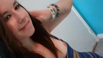 Nöjd kvinna behagar man med söta svenska privata sex filmer slitsar