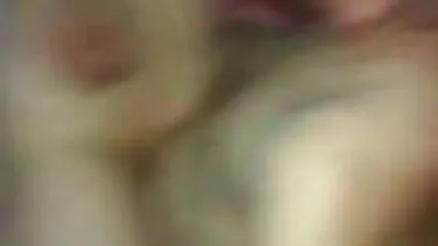 I den intima skymningen passerade swingers porrfilm kön av kåta kycklingar