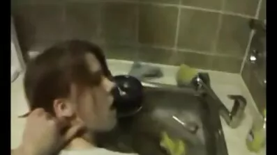 Gammal slurps twink upp hennes underbara personliga fitta svenska amatör filmer