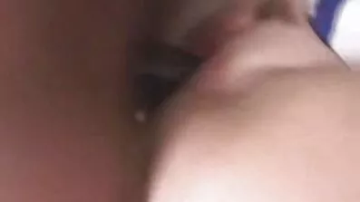 Glada Andreana tog en svart kuk i gratis swingers film hennes mun