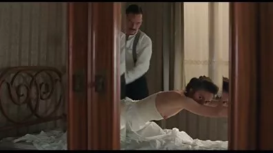 Hungriga slampor äta nakna tjejer på film cum efter kön