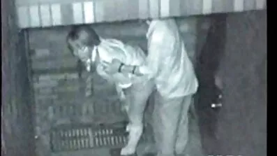 Flickvänner porrfilm för kvinnor få under kuk med sina fittor krossas