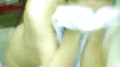 Mustachioed gratis erotisk film mjölk knullade Pop-brud med en peppar stick