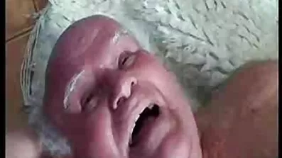 Lekfulla flickvänner har lesbisk sex vacker porrfilm