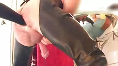 Stygga flickor knullar puma swede filmer i butik med säljaren