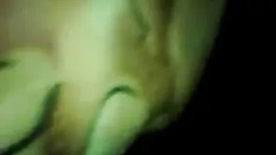 Blond papperskorgen får gratis erotik orgasm från big black cock