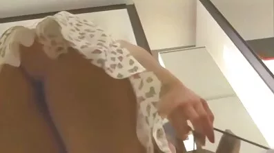 Framför killen, våt långa porrfilmer fitta dök upp i förgrunden