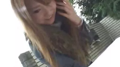 Vällustig trekant erotiska gratis filmer med lockande tunna kycklingar