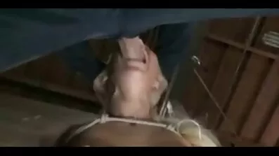 Han drar ut en gratis porr bdsm stor penis och se scende