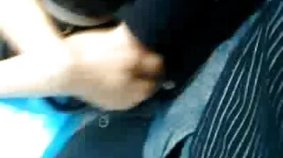Vit flådda flicka upphetsad av en svart tryffel snopp porr amatör