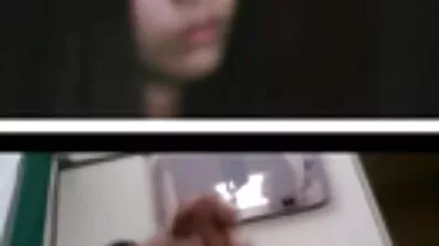 En kille med en stålpress hade sex i grattisporrfilmer träning