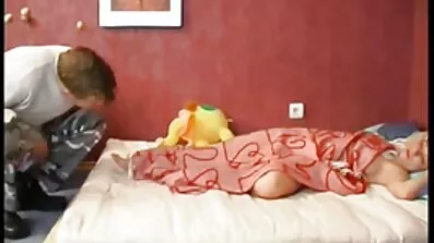 Busty lesbiska gå på en ny svensk porr full paus och cum