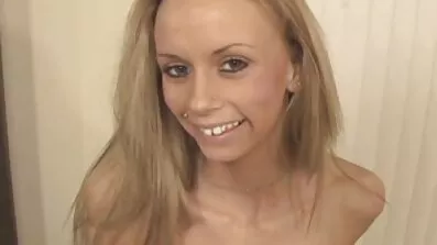Rastlös flickvänner smeka sexfilm på nätet fittor på biljardbord