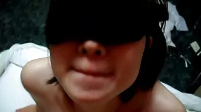 Beau lägga sig på soffan och hade sex med lesbiska gratis lesbisk porr