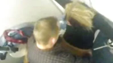 Se gratis porrfilm svensk prigioniero fånge suga kuk i säkerhetsvakt med sin mun