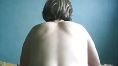 Han porrvideo har flickans fitta och hammare henne i sin helhet