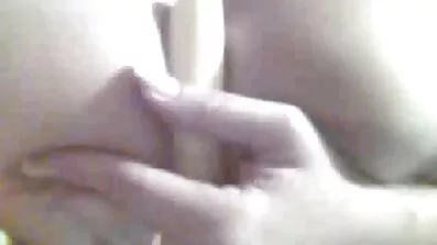 Mörk haired flirt intensamente intensivt Fingrar Hårig paj i badet porrfilm vuxen