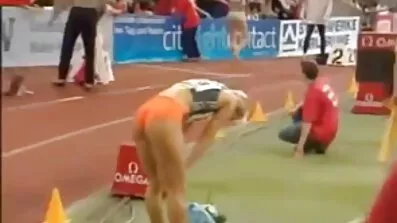 Se bionda blond riktig porrfilm knullad i fittan av en snopp