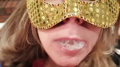 Smal brunett cumshot svensk milf porr med pumpas granne