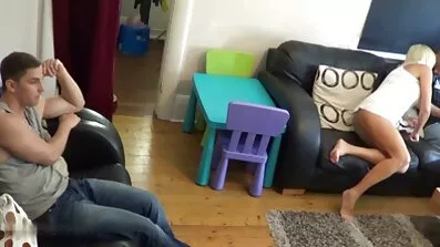 En Mager Tonåring ska porrfilm med svenskt tal bli knullad så snart som möjligt och bringas till utmattning